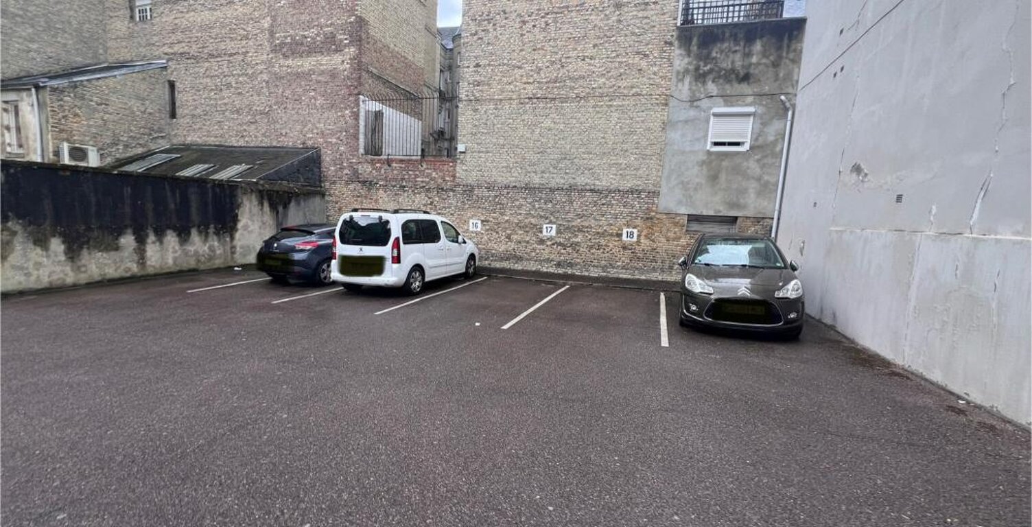 Parking rue Gustave Flaubert — photo 1