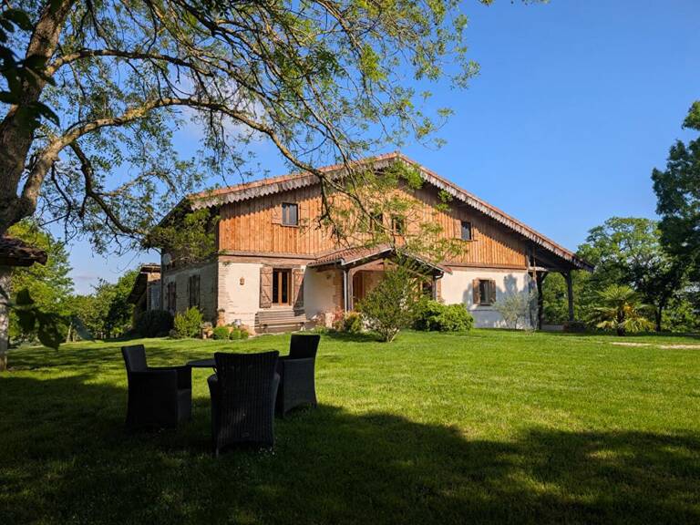 Maison du 18ème rénovée de 235 m2 avec dépendances sur terrain de 7468 m² — photo 1