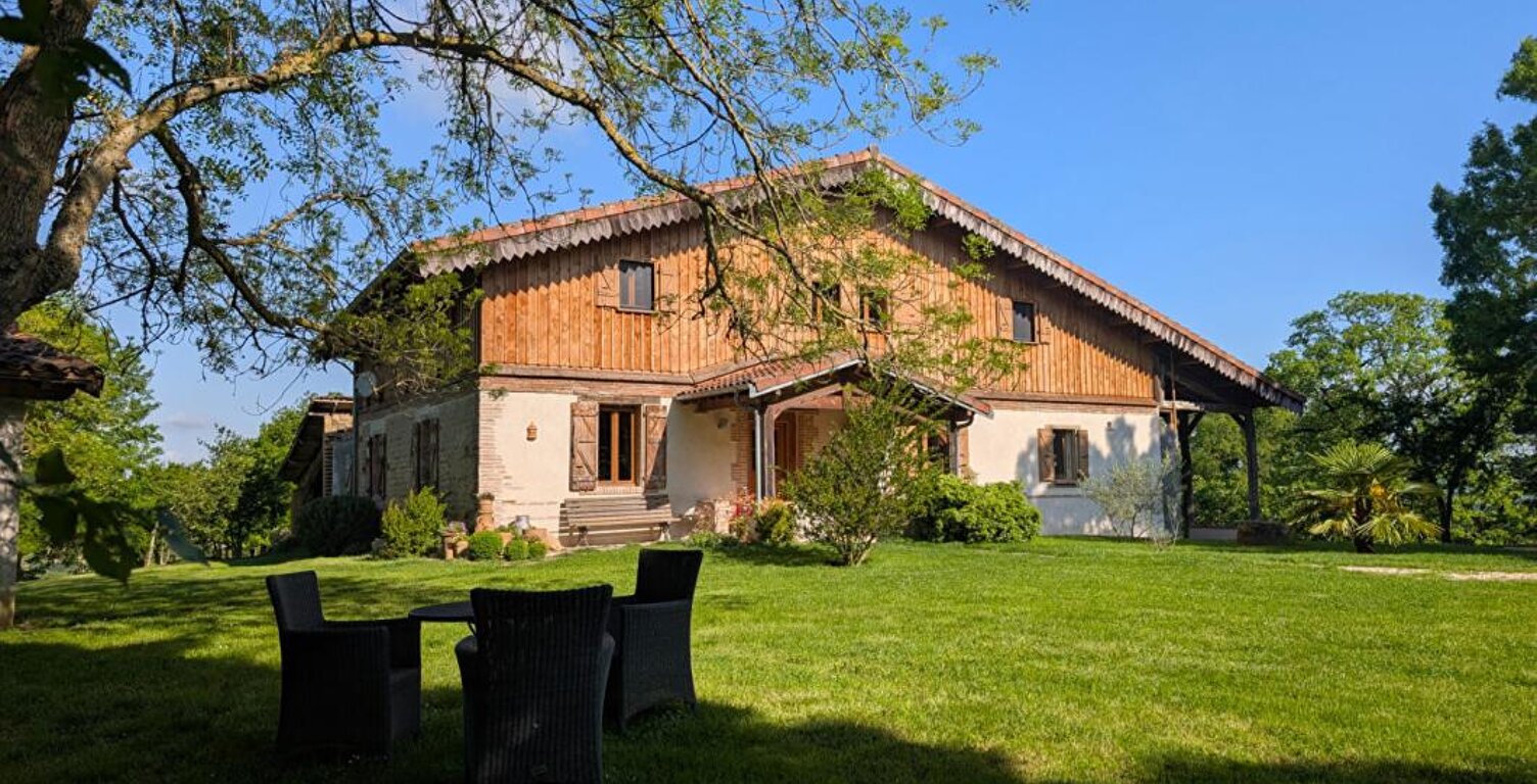 Maison du 18ème rénovée de 235 m2 avec dépendances sur terrain de 7468 m² — photo 1