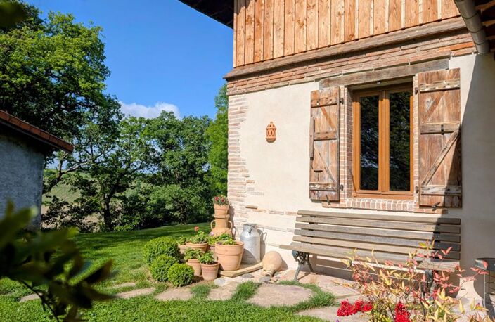 Maison du 18ème rénovée de 235 m2 avec dépendances sur terrain de 7468 m² — photo 3