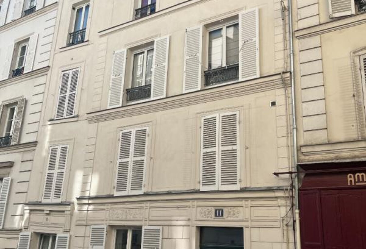 MONTMARTRE  - ABBESSES - STUDETTE AU CALME SUR COUR - ADRESSE RARE — photo 1
