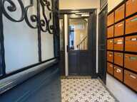 MONTMARTRE  - ABBESSES - STUDETTE AU CALME SUR COUR - ADRESSE RARE — photo 2