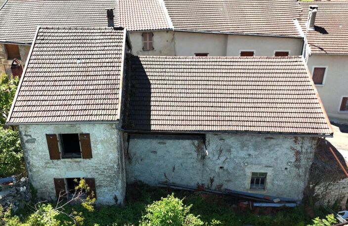 Ancien corps de ferme en pierre à rénover -  Fort potentiel au coeur du Jura — photo 3