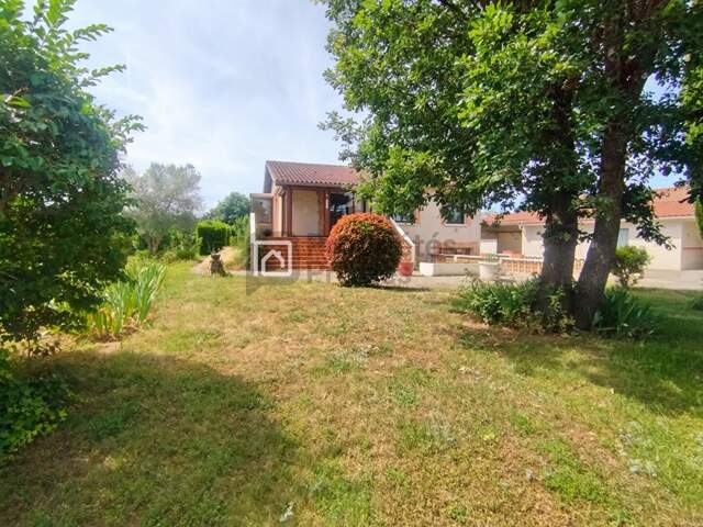 SAUBENS Maison familiale de 145 m² sur une parcelle de 1 658 m² avec dépendances — photo du bien