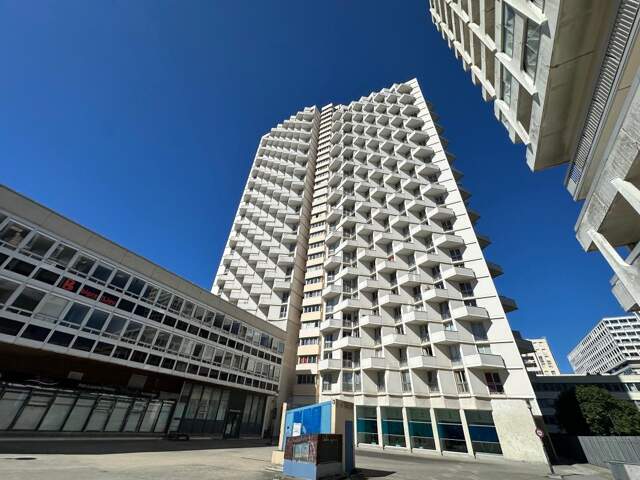 Appartement À Vendre — photo du bien