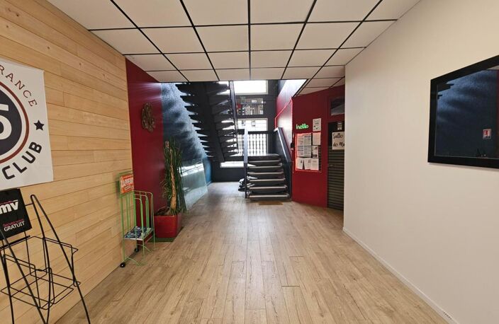 Vente bureau  400 m² Saint-Cyr-sur-Loire (37540) — photo 2
