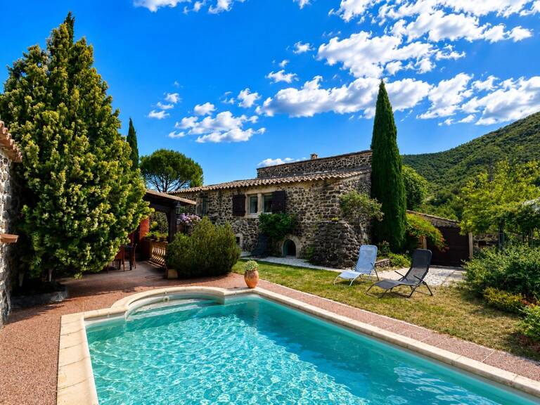 Charme authentique et caractère pour cette magnifique ferme ardéchoise — photo 1