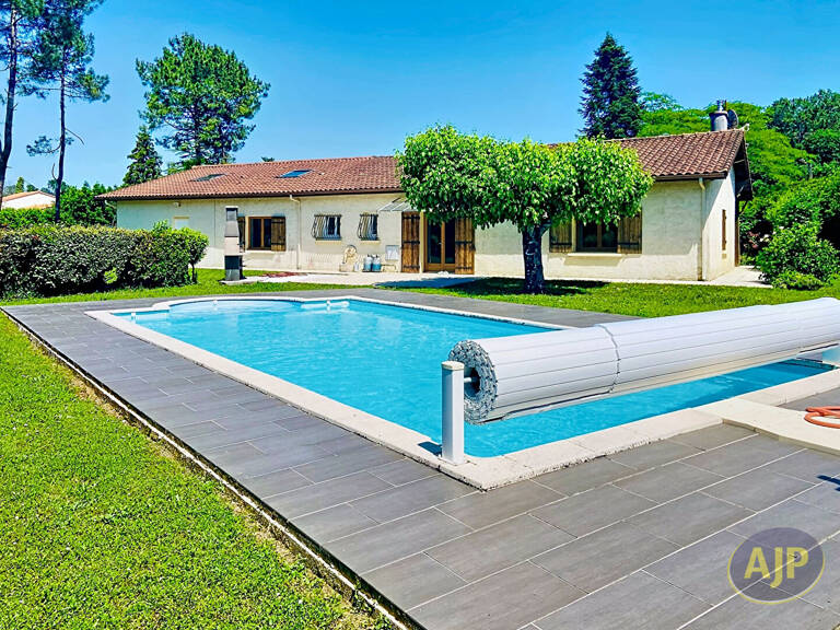 Maison de plain-pied avec piscine et exceptionnel potentiel foncier ! — photo 1