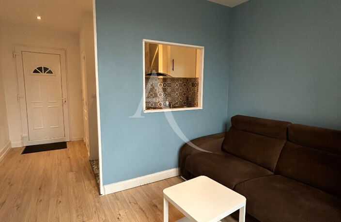 STUDIO MEUBLE - Jonzac Hyper Centre 17.90 m2 — photo 3