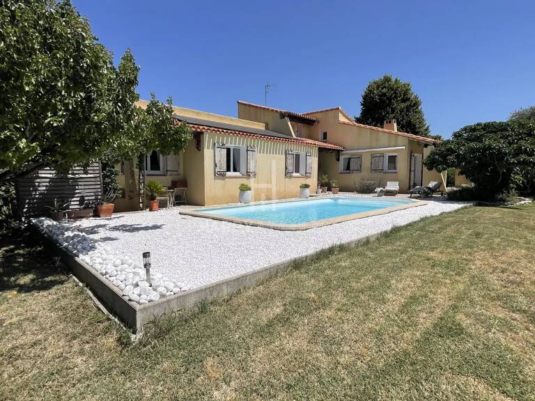 EXCLUSIVITE : Alpilles Sud , centre village, Maison de total plain pied avec 4 chambres , un bureau.... — photo 1