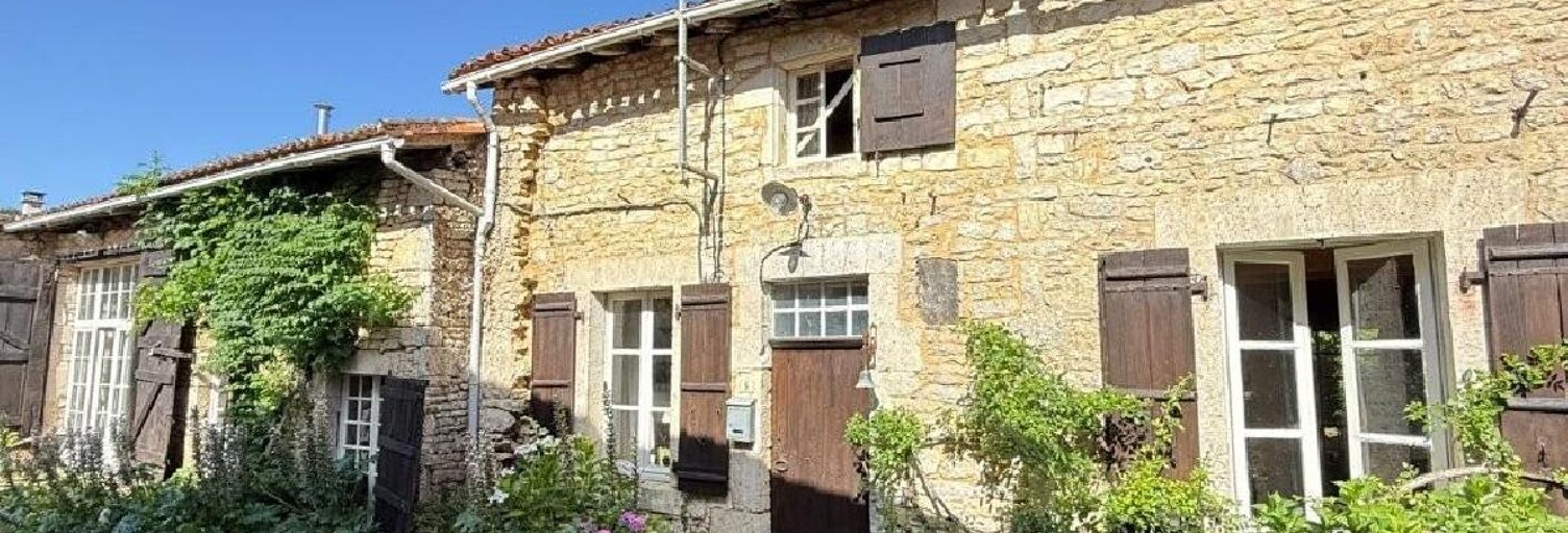 Maison 9 Pièces 302 m² à vendre à Champagne-Mouton (16350)