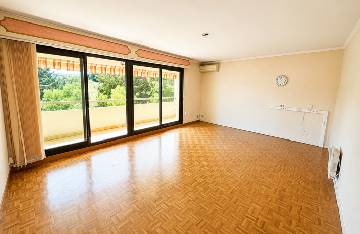 T4 de 85 m2 avec balcon, parking privatif et fort potentiel — photo 4