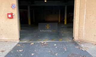 Garage   m² à louer à Apt (84400)