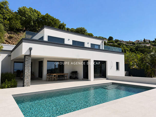 A VENDRE VILLA CONTEMPORAINE VUE MER 5 CHAMBRES PISCINE GRAND GARAGE AUX ISSAMBRES — photo du bien