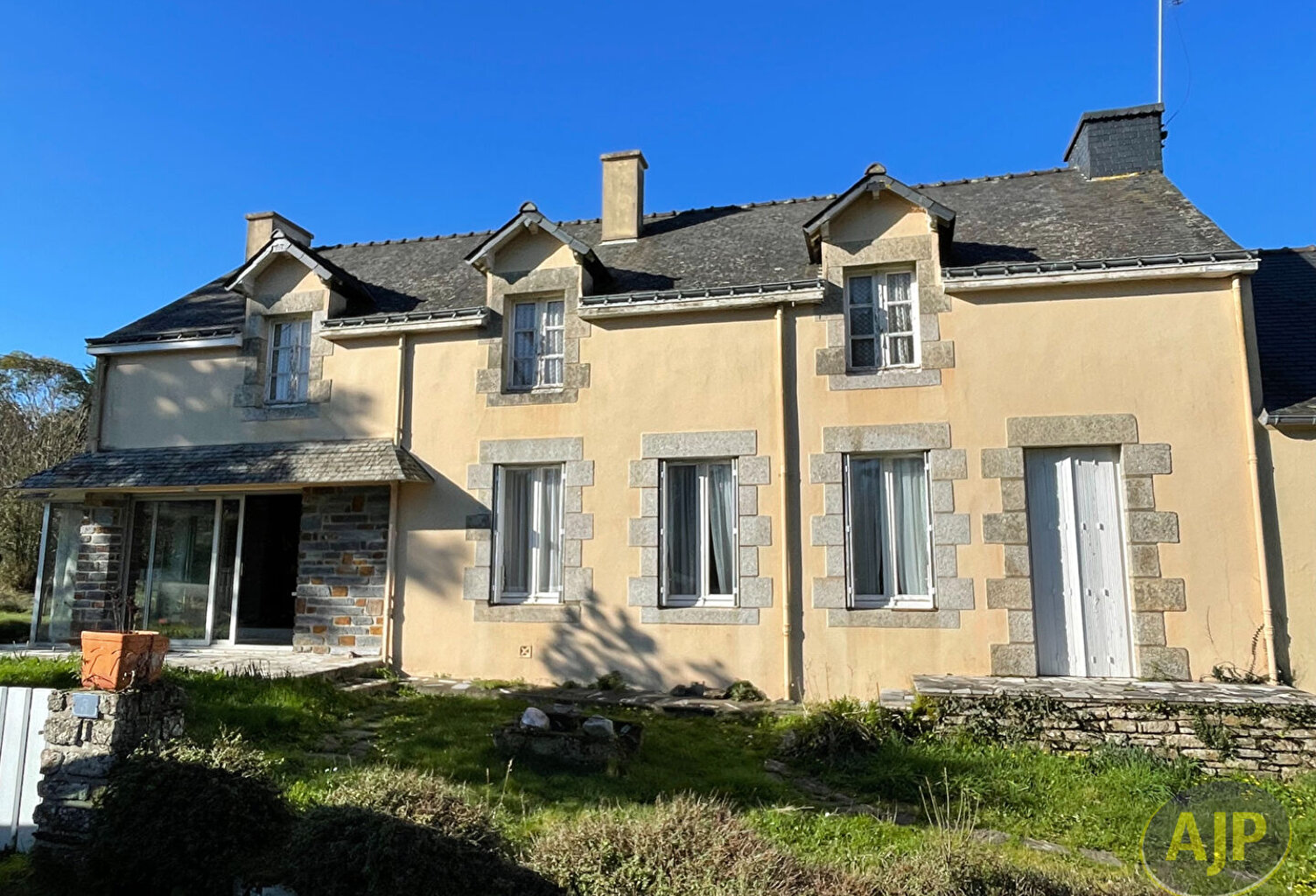 SAINT JEAN LA POTERIE, 2 maisons — photo 1