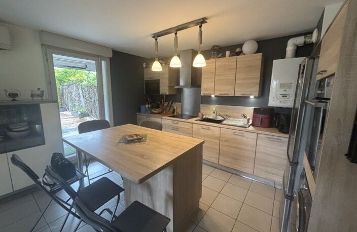 Vente appartement 3 pièces 64 m² Saint-Priest (69800) — photo 3