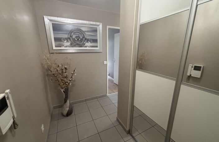 Vente appartement 3 pièces 64 m² Saint-Priest (69800) — photo 4