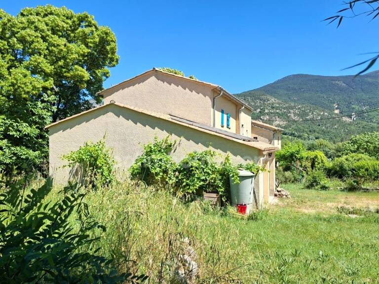 A Vendre Maison 237 m² double habitation possible et terrain arboré MEZEL (04) — photo 1