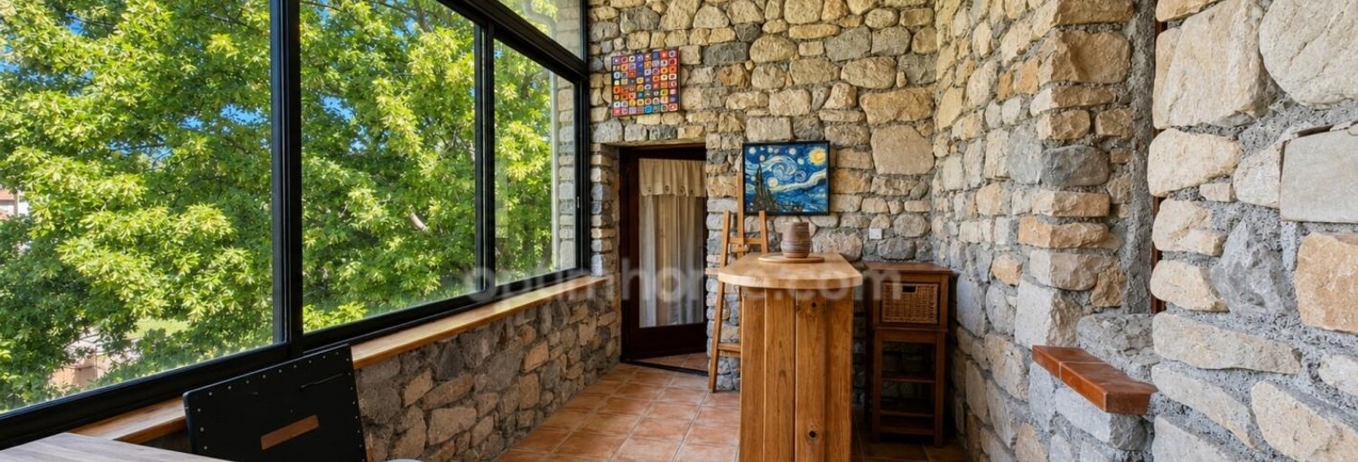 Maison 11 Pièces 237 m² à vendre à Mézel (04270)