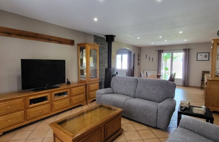 Maison contemporaine de 188 m² – Plain-pied – 5 chambres – Piscine – Terrain de 2 192 m² — photo 3