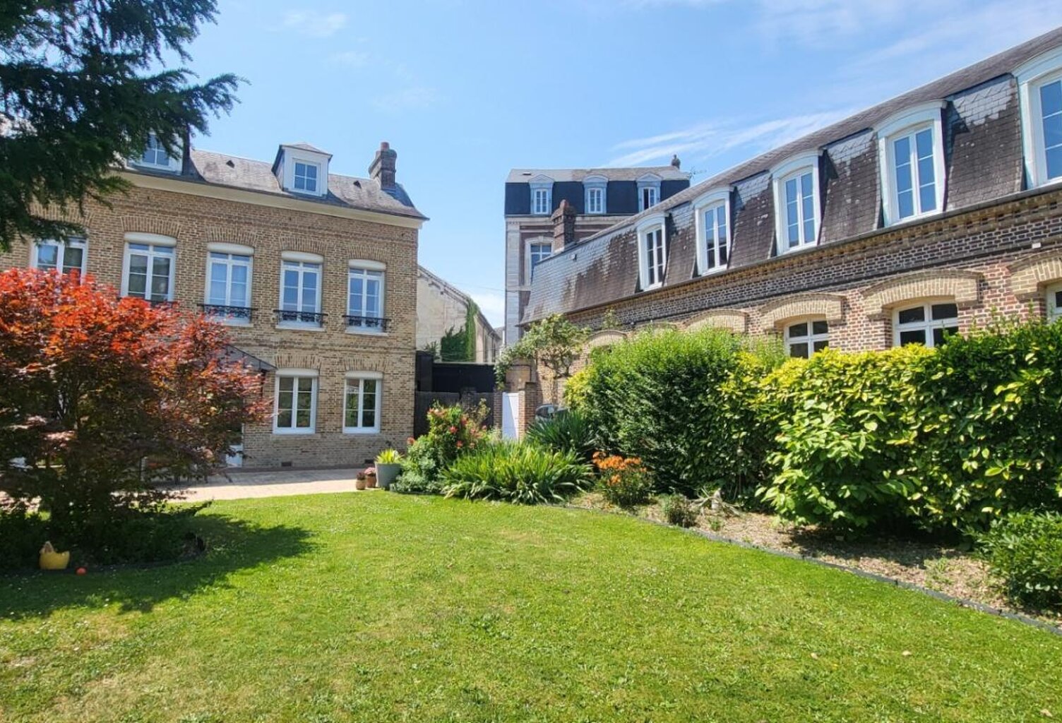 ELBEUF Centre : Propriété 272 m² avec bâtiment Pro 220 m², Jardin 800 m², 6 CH & 4 Gges ! Exceptionnel — photo 1