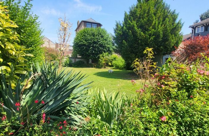 ELBEUF Centre : Propriété 272 m² avec bâtiment Pro 220 m², Jardin 800 m², 6 CH & 4 Gges ! Exceptionnel — photo 3