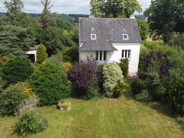 Maison située sur carhaix avec jardin sans vis à vis — photo du bien