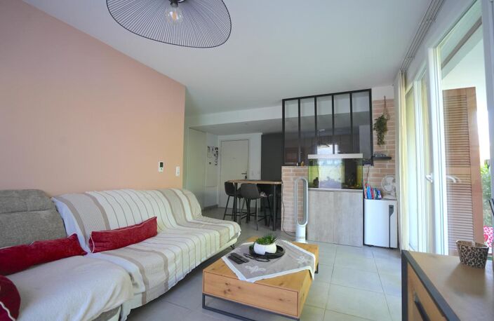 Appartement À Vendre T3 en rez de jardin - TOULON OUEST "CHATEAUVALLON" — photo 2