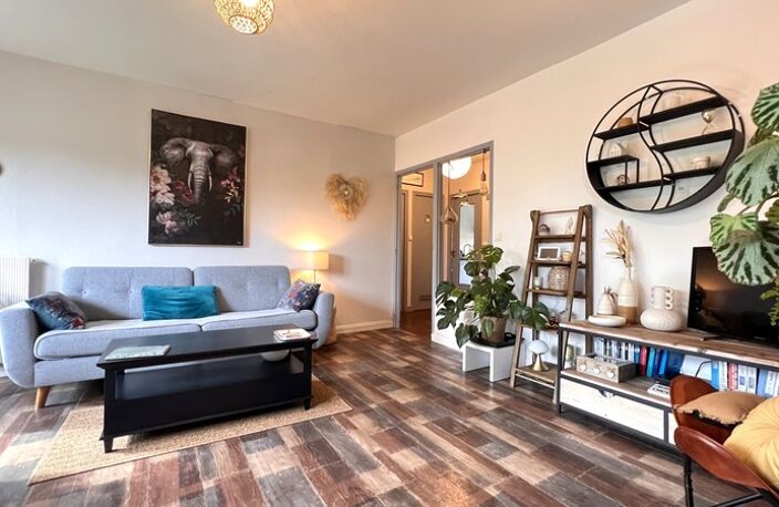 Appartement à vendre situé au dernier étage, de type 4, d’une surface habitable de 78 m², avec 3 balcons — photo 3