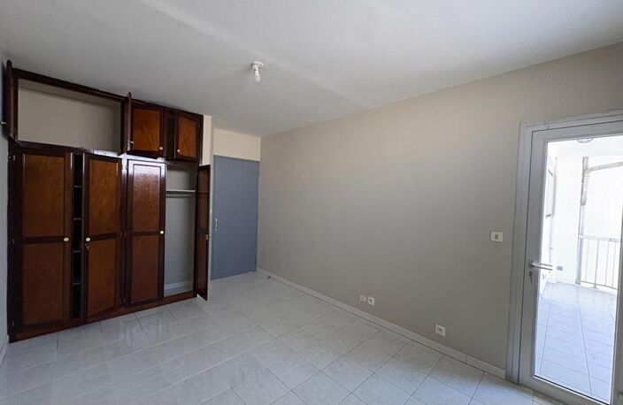 T2 - 45 m2 - Hyper centre SAINT DENIS — photo 2