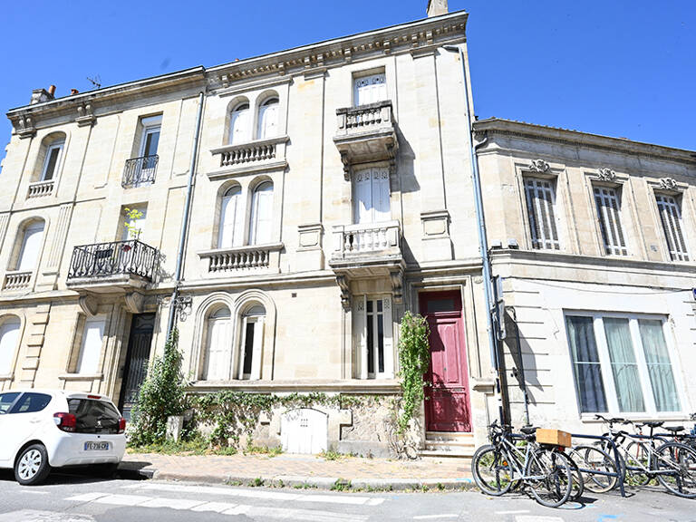 Au coeur de Bordeaux, derrière la façade élégante d'un immeuble de caractère — photo 1