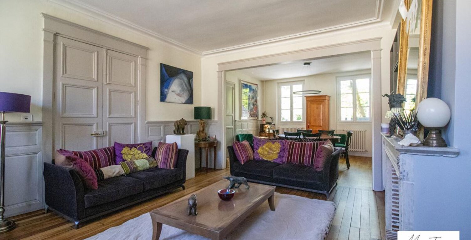 FLEURINES : DEMEURE DE CARACTÈRE DE 270 M² avec  PISCINE CHAUFFÉE et GRAND JARDIN — photo 1