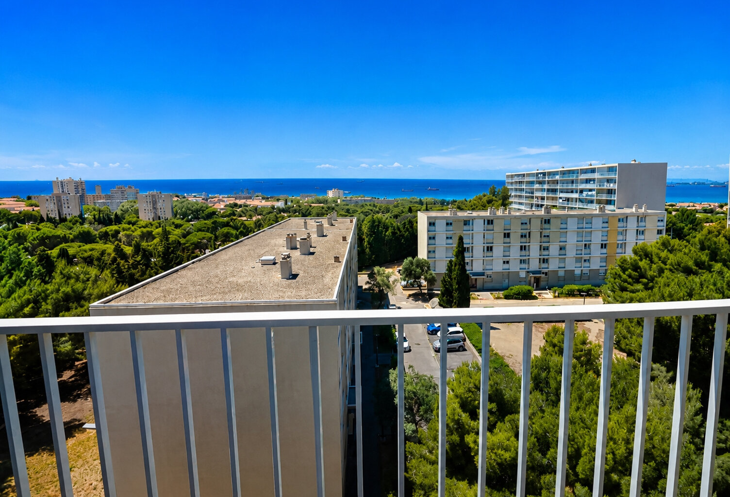 PORT-DE-BOUC   T3 AVEC VUE MER, BALCON, ASCENSEUR ET PARKING — photo 1