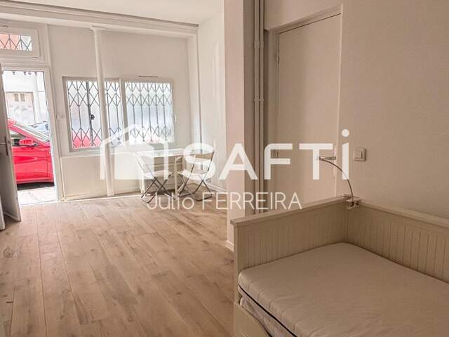 LOCAL COMMERCIAL A USAGE D APPARTEMENT RUE EMILE LEVEL — photo du bien