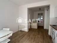 LOCAL COMMERCIAL A USAGE D APPARTEMENT RUE EMILE LEVEL — photo 2