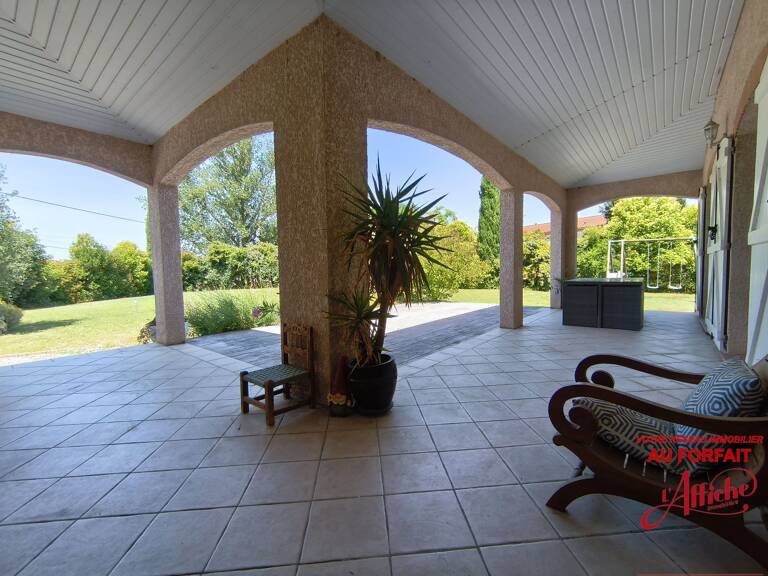 Villa — photo 1