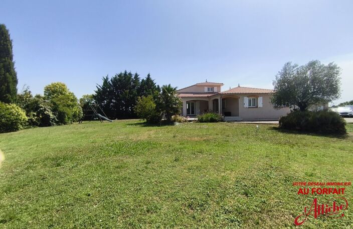 Villa — photo 2
