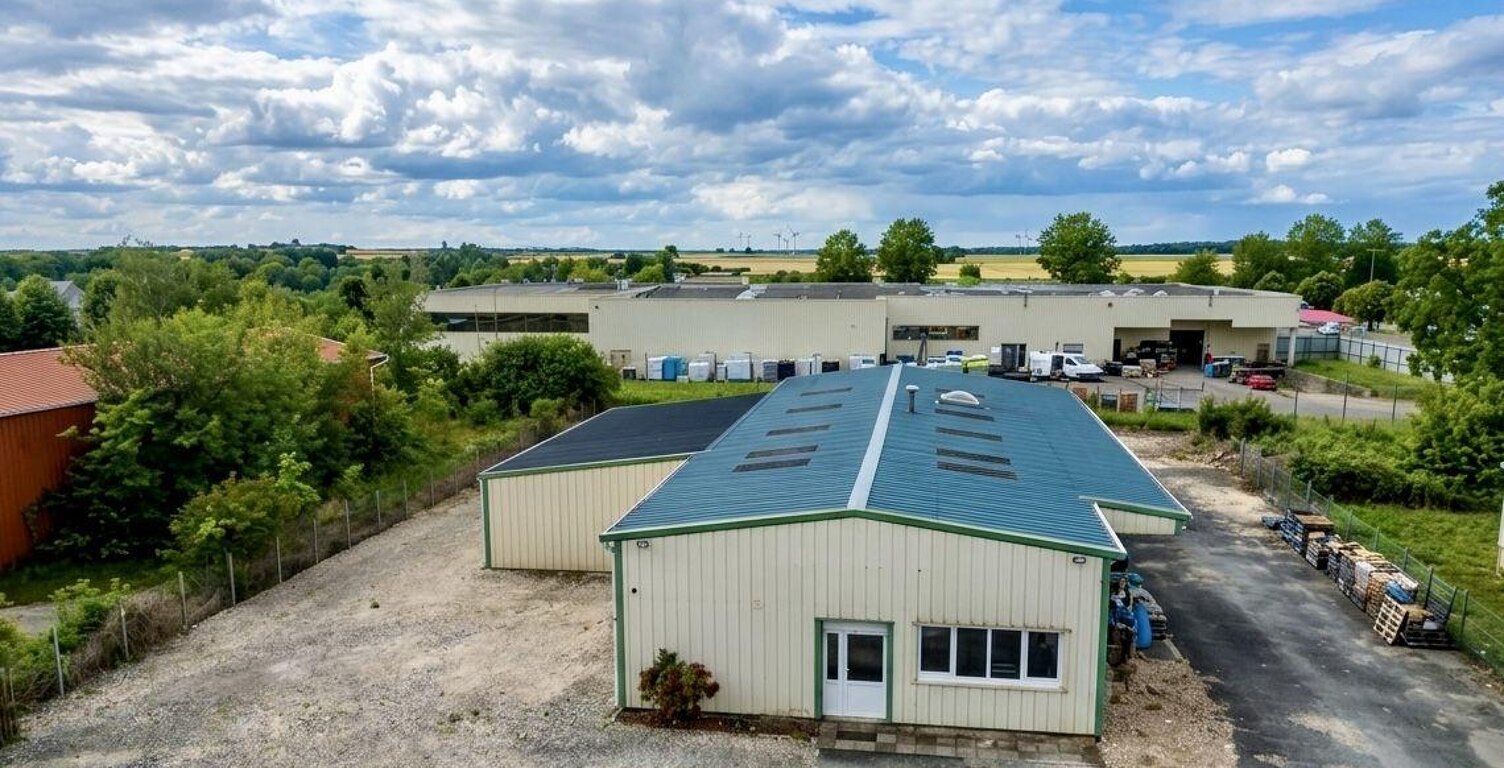 Vente Hangar 345 m&sup2; — photo 1