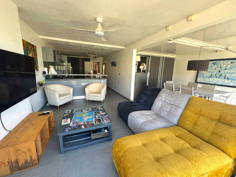 **À LOUER   Appartement meublé avec jacuzzi au Gosier** — photo 1