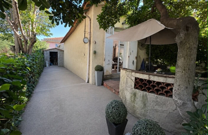Maison mitoyenne en centre-ville de Sainte-Maxime à 50m des plages et de la mer. — photo 3