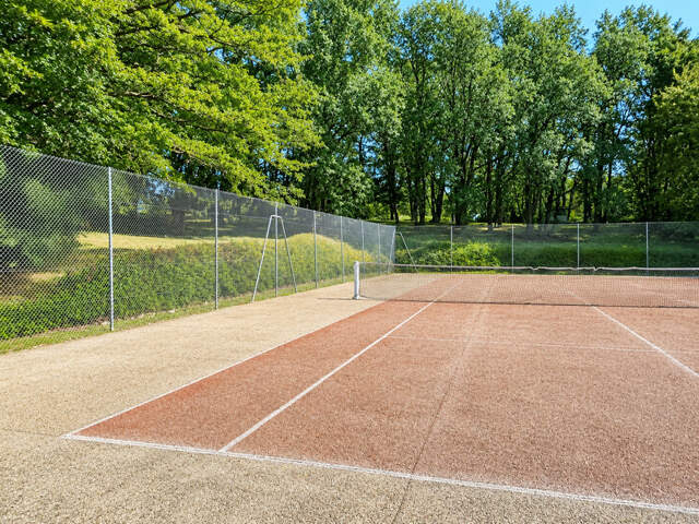 Terrain constructible Proche Brive , secteur Cressensac , AVEC TERRAIN DE TENNIS — photo du bien