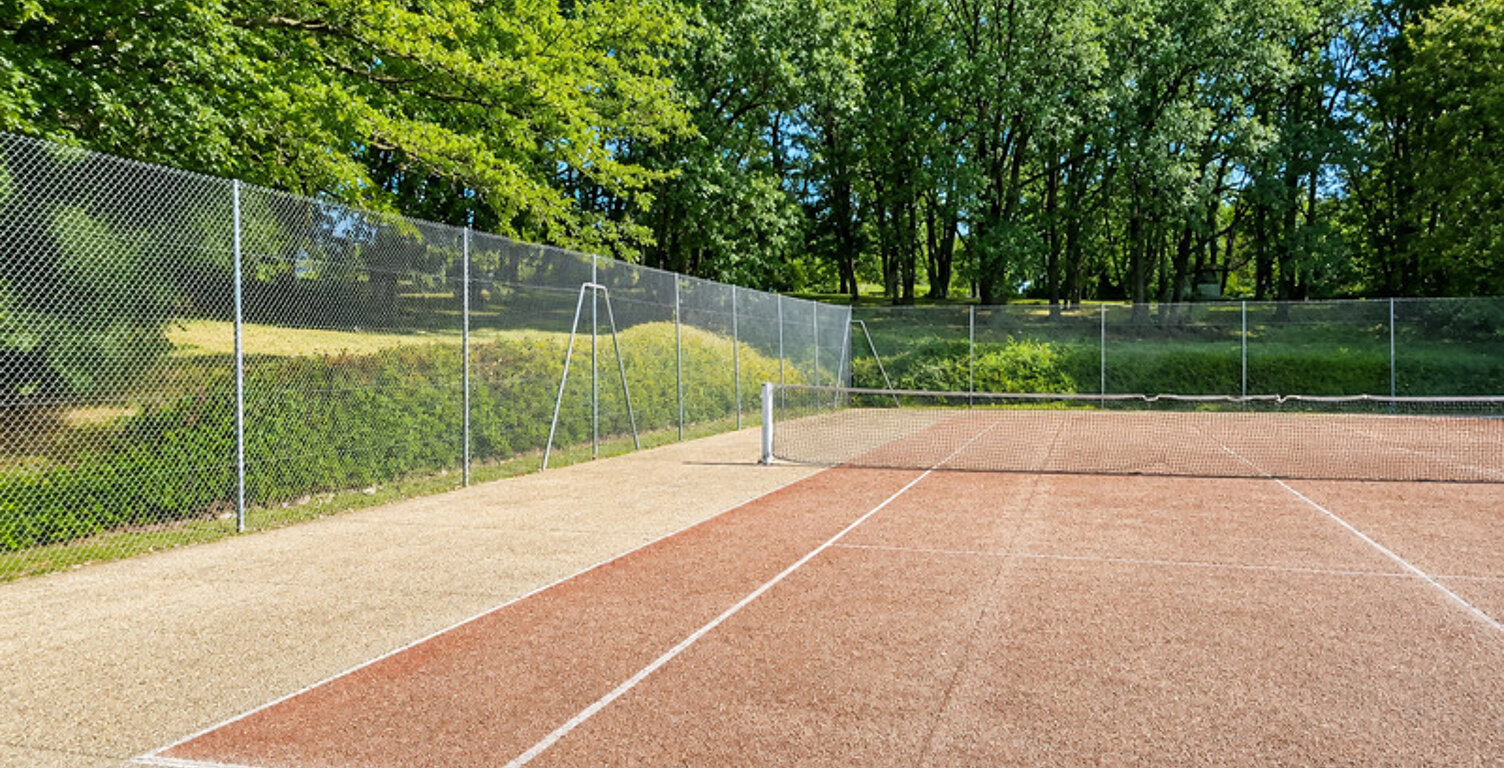 Terrain constructible Proche Brive , secteur Cressensac , AVEC TERRAIN DE TENNIS — photo 1