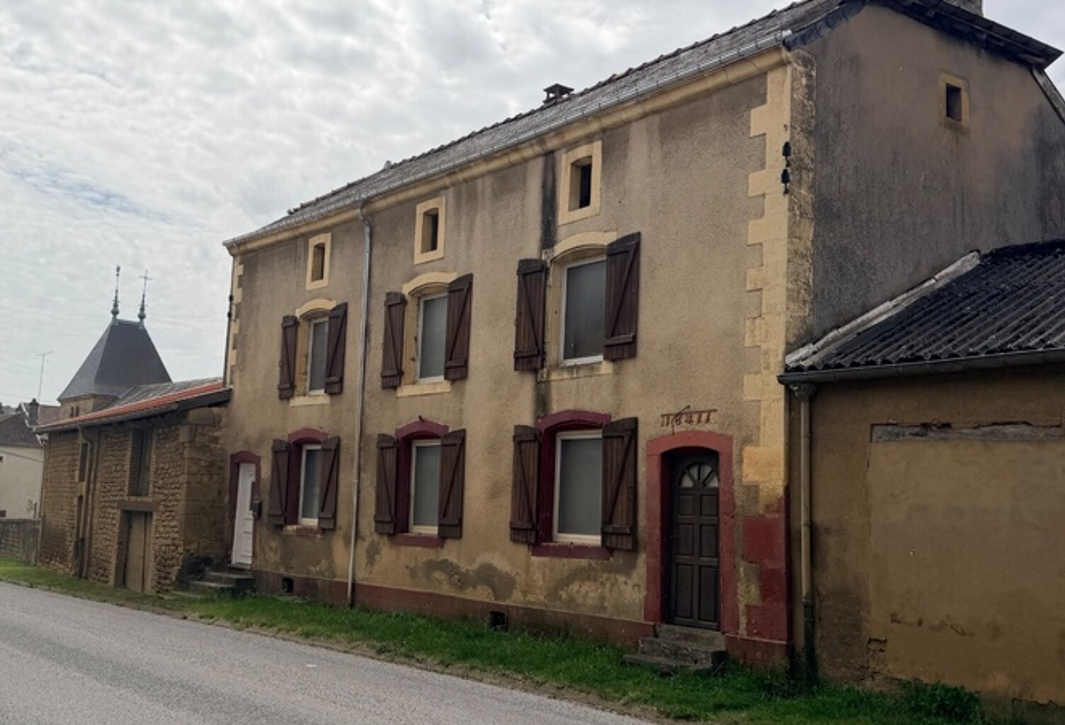 À vendre en exclusivité à Thonnelle (55600), immeuble de rapport à fort potentiel situé dans un environnement calme et recherché, à proximité de Montmédy, de la Belgique et du Luxembourg — photo 1