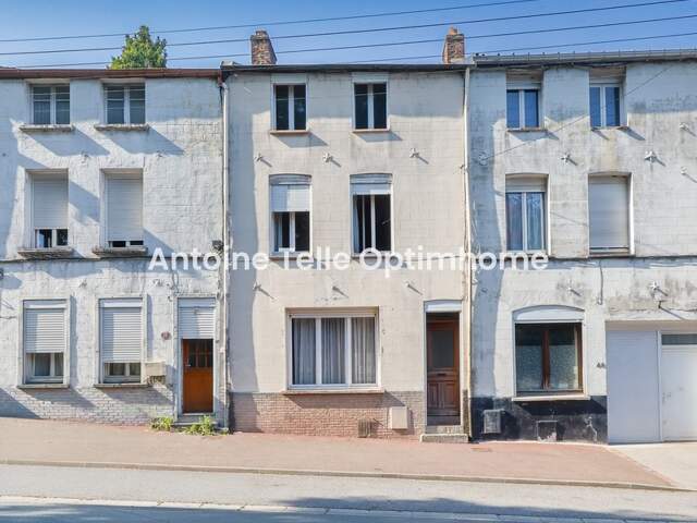 Le Cateau 59360 - Maison de ville avec garage & jardin clos - De l'espace à moderniser ! — photo du bien