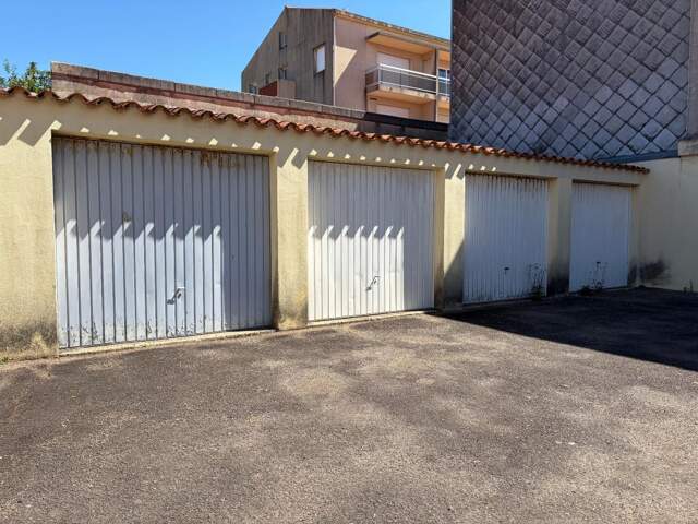 LES SABLES D'OLONNE RARISSIME RUE PEPIN GARAGE FERME 14 M² DANS L'ENCEINTE D'UNE RESIDENCE SECURISEE — photo du bien