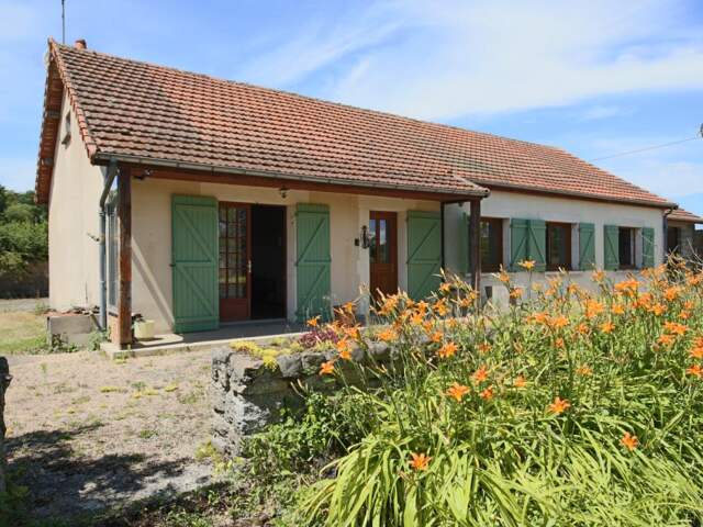 Maison de plain-pied avec dépendances sur 1 283 m² de terrain — photo du bien
