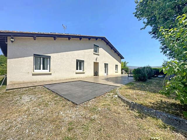 Maison familiale d'environ 180m2 avec garage et jardin. — photo du bien