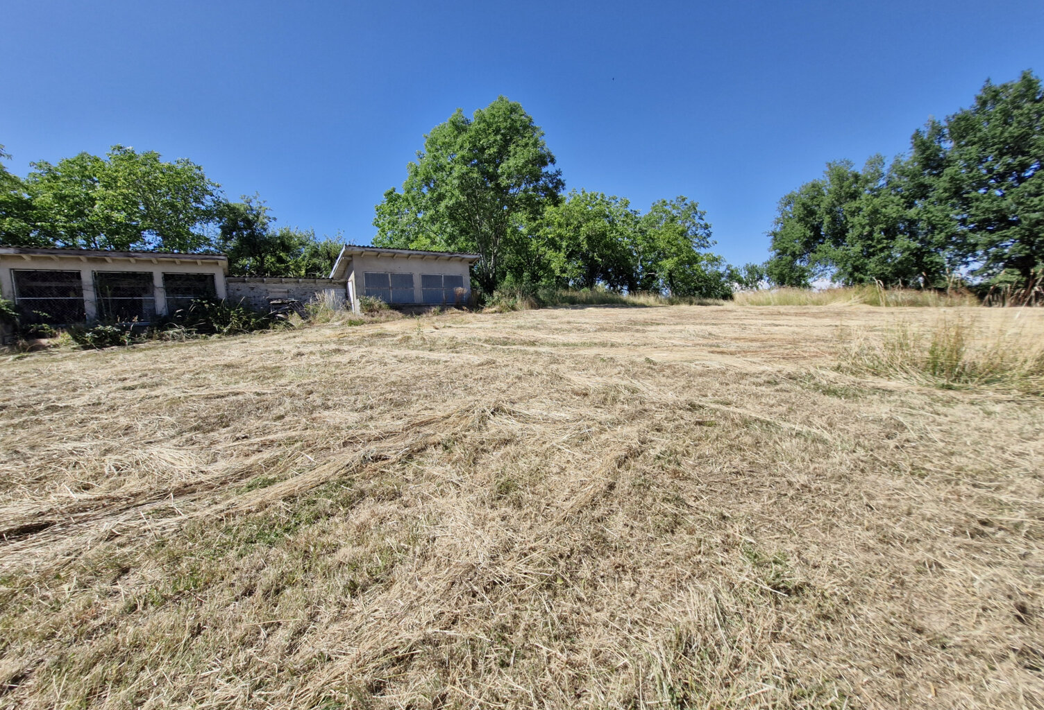 Terrain constructible - 1273 m2 - MOYRAZES — photo 1