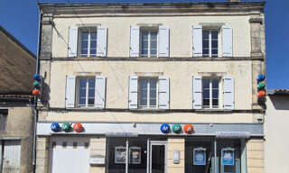Immeuble  243 m² à vendre à Ruffec (16700)