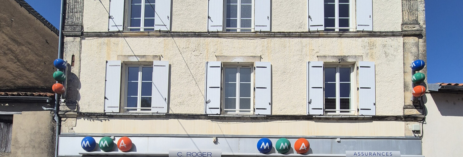 Immeuble  243 m² à vendre à Ruffec (16700)